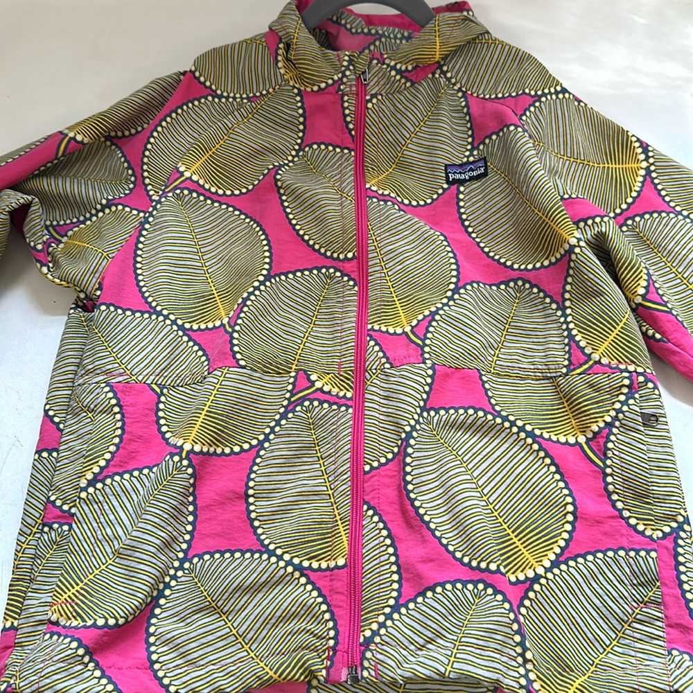 Great condition Kids size small (8) Patagonia light jacket with hood